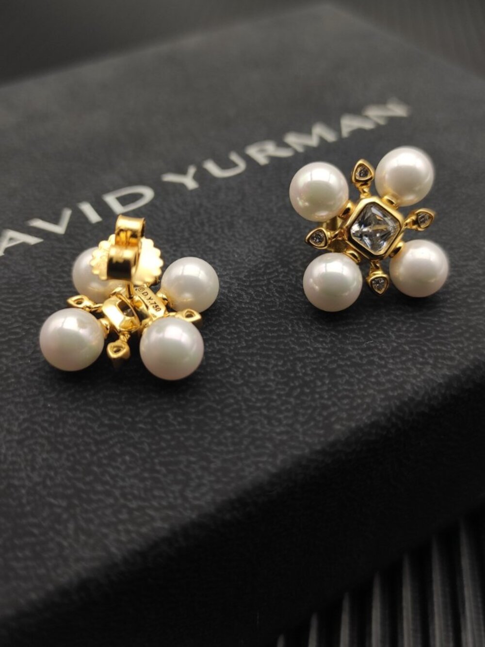 David Yurman Pyramid Pearl Earrings - Picture 2 of 8